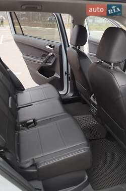 Внедорожник / Кроссовер Volkswagen Tiguan 2018 в 