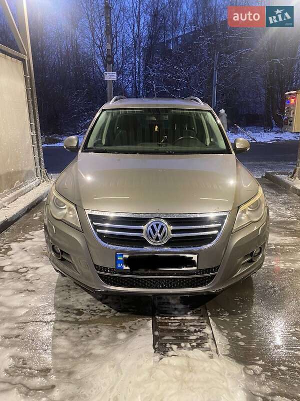 Внедорожник / Кроссовер Volkswagen Tiguan 2010 в Василькове