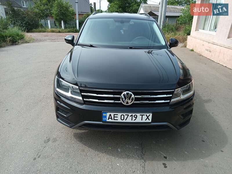 Позашляховик / Кросовер Volkswagen Tiguan 2017 в 