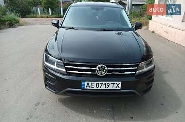 Позашляховик / Кросовер Volkswagen Tiguan 2017 в 