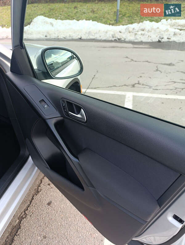 Внедорожник / Кроссовер Volkswagen Tiguan 2015 в Львове