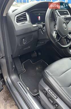 Внедорожник / Кроссовер Volkswagen Tiguan 2018 в 