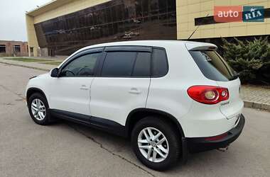 Внедорожник / Кроссовер Volkswagen Tiguan 2010 в 