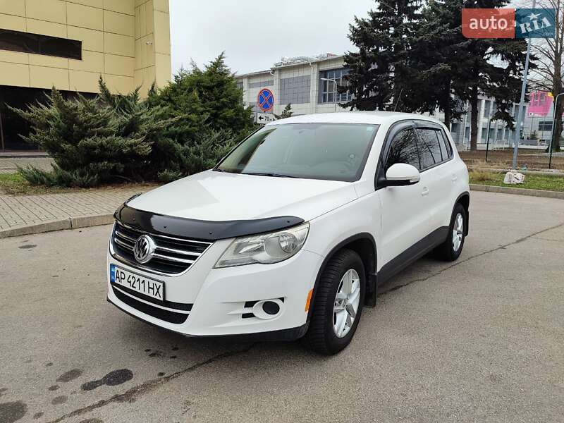 Внедорожник / Кроссовер Volkswagen Tiguan 2010 в 