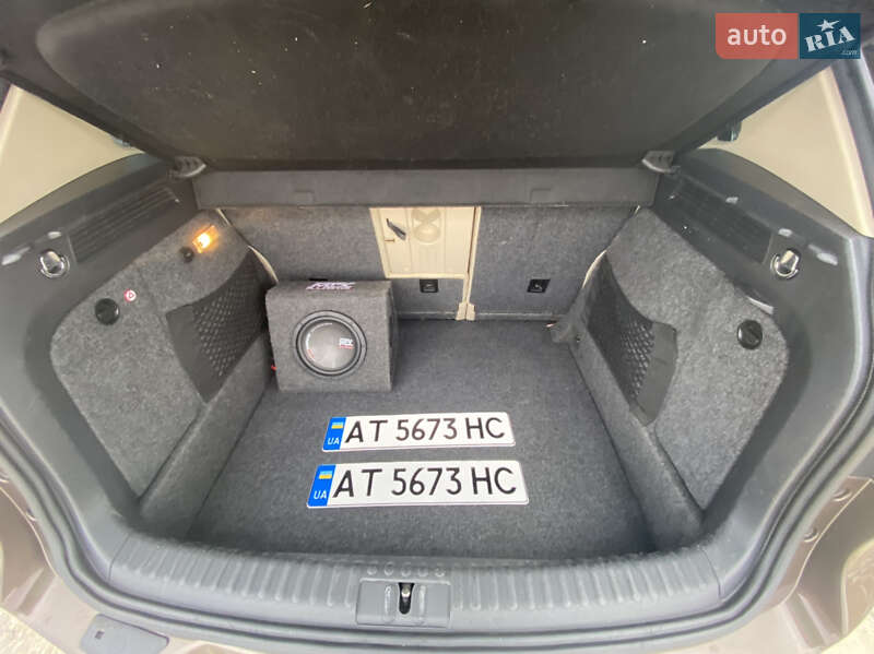 Внедорожник / Кроссовер Volkswagen Tiguan 2011 в Коломые