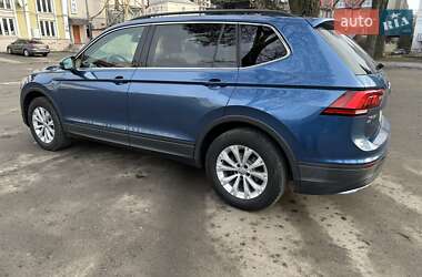 Внедорожник / Кроссовер Volkswagen Tiguan 2018 в 