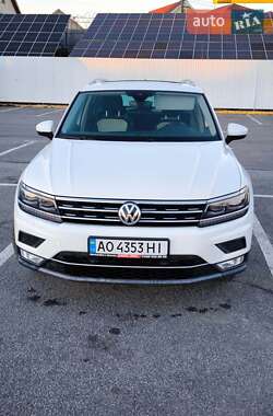 Позашляховик / Кросовер Volkswagen Tiguan 2016 в Ужгороді