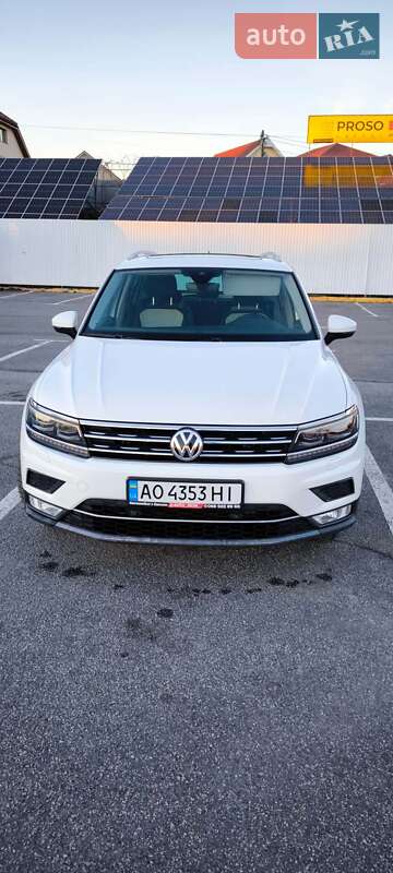 Внедорожник / Кроссовер Volkswagen Tiguan 2016 в Ужгороде