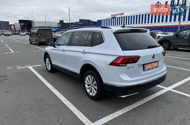 Позашляховик / Кросовер Volkswagen Tiguan 2018 в 