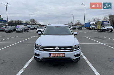 Позашляховик / Кросовер Volkswagen Tiguan 2018 в 
