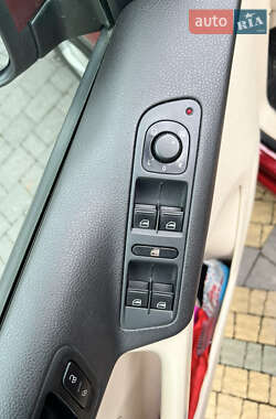Внедорожник / Кроссовер Volkswagen Tiguan 2012 в 