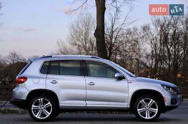 Позашляховик / Кросовер Volkswagen Tiguan 2016 в 