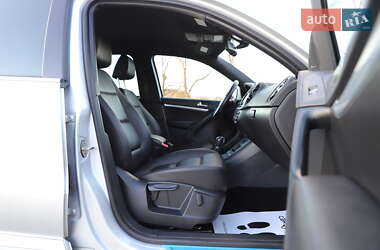 Позашляховик / Кросовер Volkswagen Tiguan 2016 в 