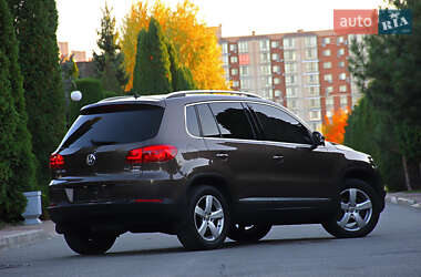 Внедорожник / Кроссовер Volkswagen Tiguan 2012 в 