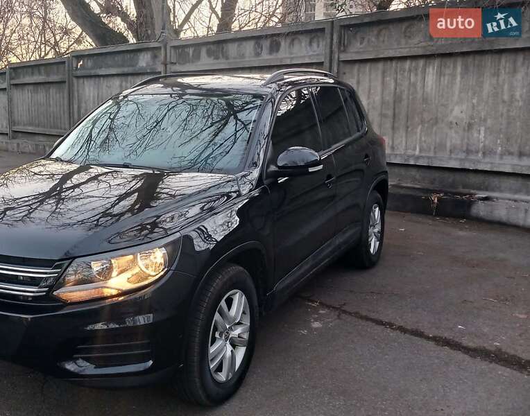 Внедорожник / Кроссовер Volkswagen Tiguan 2016 в Львове