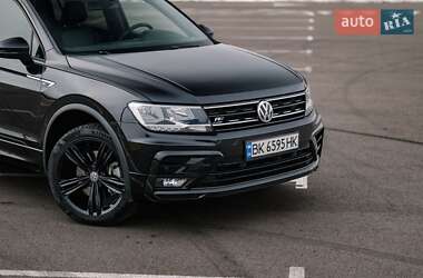 Внедорожник / Кроссовер Volkswagen Tiguan 2019 в 