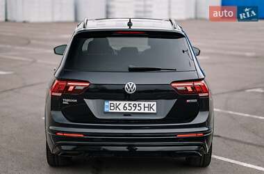 Внедорожник / Кроссовер Volkswagen Tiguan 2019 в 