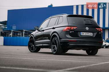 Внедорожник / Кроссовер Volkswagen Tiguan 2019 в 