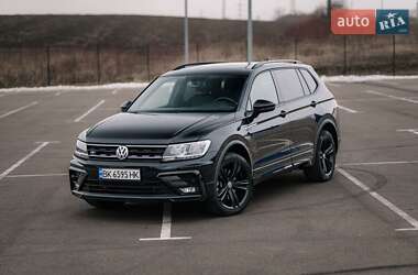 Внедорожник / Кроссовер Volkswagen Tiguan 2019 в 