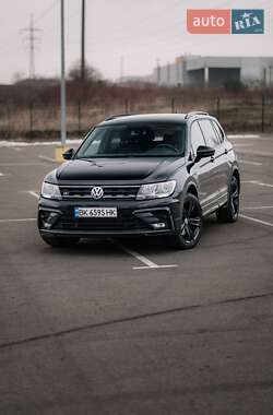 Внедорожник / Кроссовер Volkswagen Tiguan 2019 в 