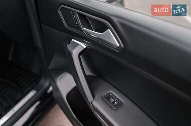 Внедорожник / Кроссовер Volkswagen Tiguan 2019 в 