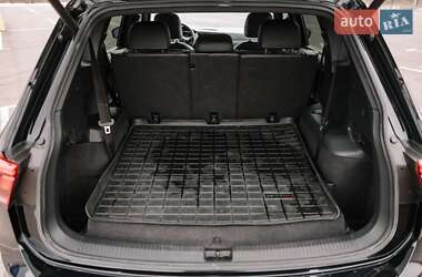 Внедорожник / Кроссовер Volkswagen Tiguan 2019 в 