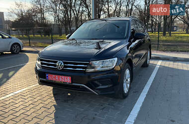 Внедорожник / Кроссовер Volkswagen Tiguan 2019 в 