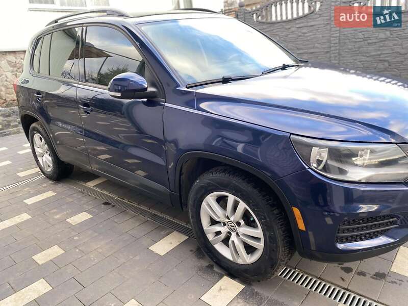 Внедорожник / Кроссовер Volkswagen Tiguan 2016 в 