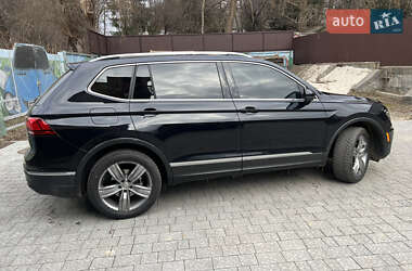 Позашляховик / Кросовер Volkswagen Tiguan 2018 в 