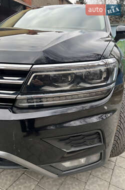 Позашляховик / Кросовер Volkswagen Tiguan 2018 в 