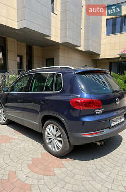 Внедорожник / Кроссовер Volkswagen Tiguan 2012 в 