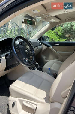 Внедорожник / Кроссовер Volkswagen Tiguan 2012 в 