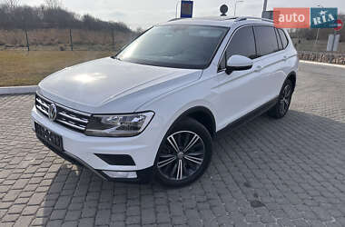 Позашляховик / Кросовер Volkswagen Tiguan 2017 в 