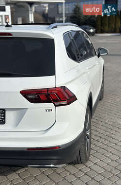 Позашляховик / Кросовер Volkswagen Tiguan 2017 в 