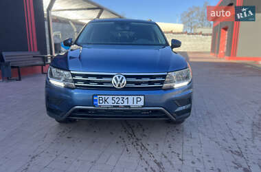 Внедорожник / Кроссовер Volkswagen Tiguan 2017 в Ровно