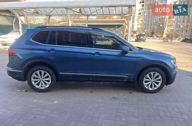 Внедорожник / Кроссовер Volkswagen Tiguan 2017 в Ровно