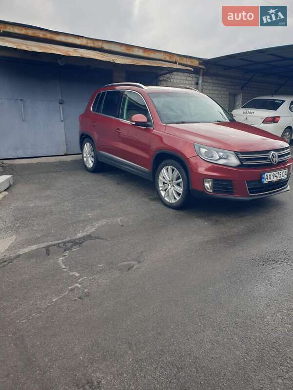 Позашляховик / Кросовер Volkswagen Tiguan 2013 в Харкові