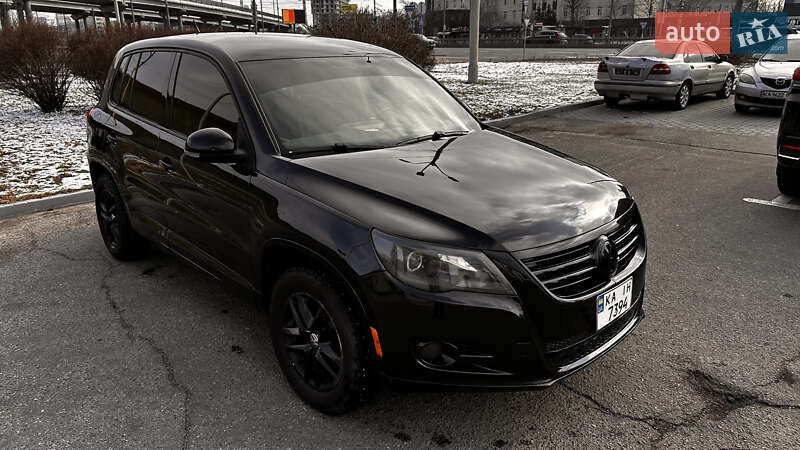 Внедорожник / Кроссовер Volkswagen Tiguan 2010 в Киеве