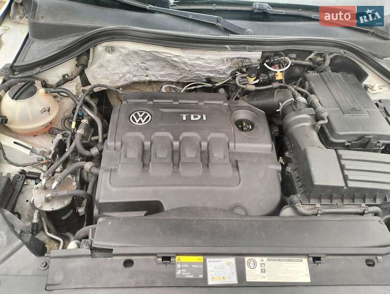 Внедорожник / Кроссовер Volkswagen Tiguan 2015 в Хмельницком