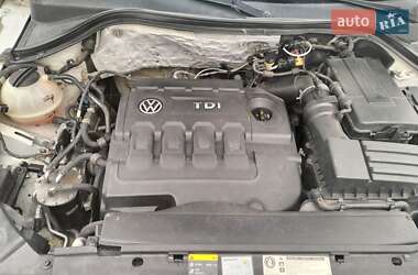 Внедорожник / Кроссовер Volkswagen Tiguan 2015 в 