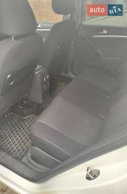 Внедорожник / Кроссовер Volkswagen Tiguan 2015 в 
