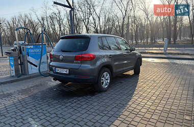 Внедорожник / Кроссовер Volkswagen Tiguan 2012 в 