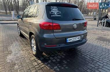 Внедорожник / Кроссовер Volkswagen Tiguan 2012 в 