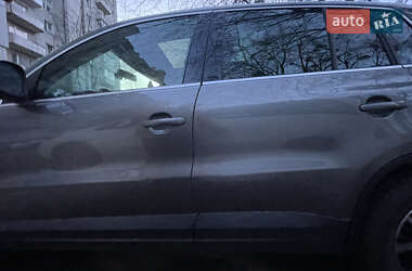 Позашляховик / Кросовер Volkswagen Tiguan 2010 в 