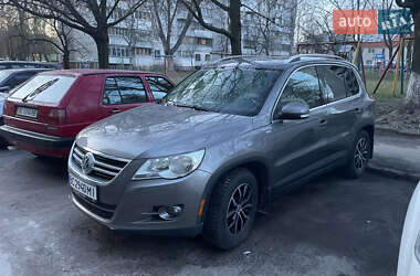 Позашляховик / Кросовер Volkswagen Tiguan 2010 в 