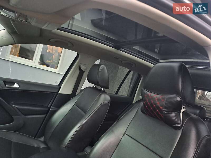 Внедорожник / Кроссовер Volkswagen Tiguan 2012 в Славуте