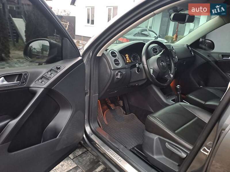 Внедорожник / Кроссовер Volkswagen Tiguan 2012 в Славуте