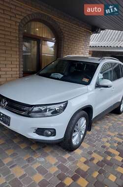 Внедорожник / Кроссовер Volkswagen Tiguan 2015 в Тараще