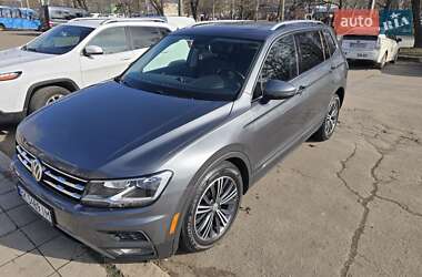 Внедорожник / Кроссовер Volkswagen Tiguan 2017 в 