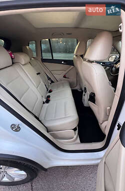 Внедорожник / Кроссовер Volkswagen Tiguan 2016 в 